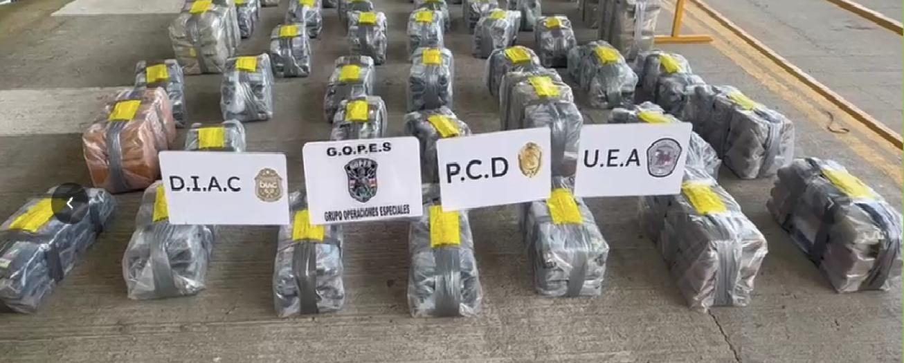Guardacostas y DEA propinan nuevo golpe al narcotráfico internacional tras interceptar dos embarcaciones