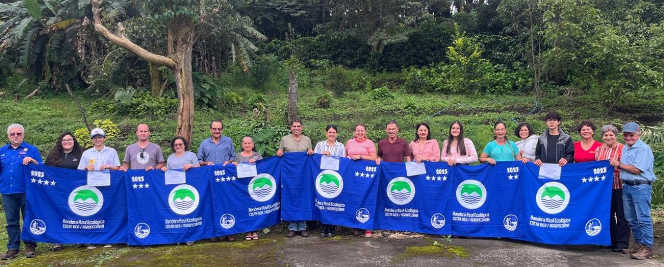 Ocho fincas de Grecia galardonas con Bandera Azul