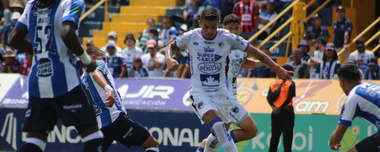 Ni con planteamiento ultradefensivo el Municipal Grecia evitó goleada ante Cartaginés