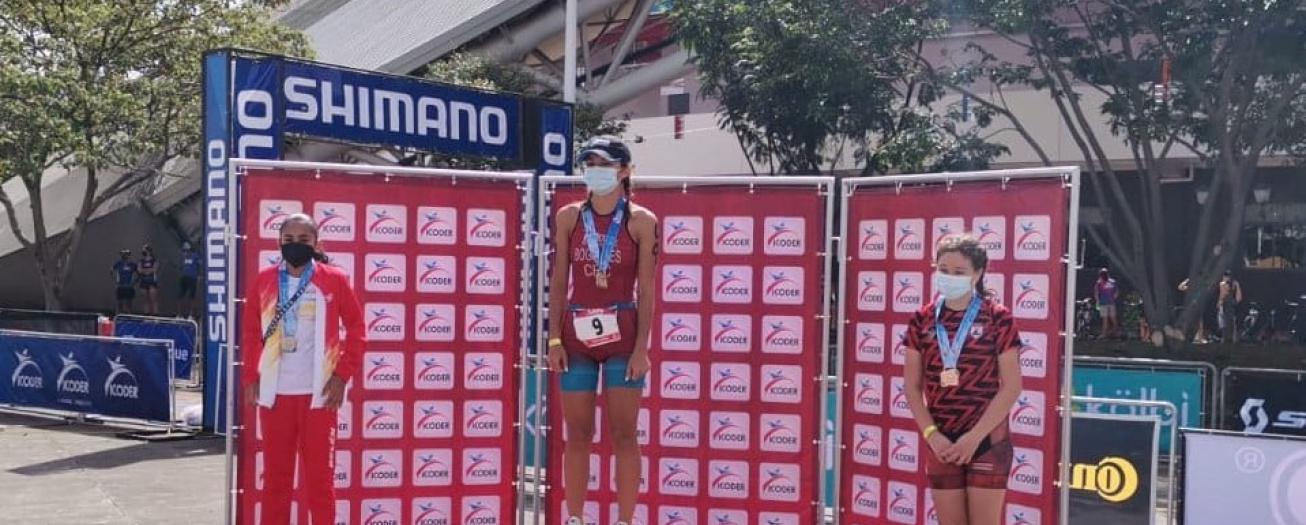 Sarchí logra tres medallas de oro en triatlón 