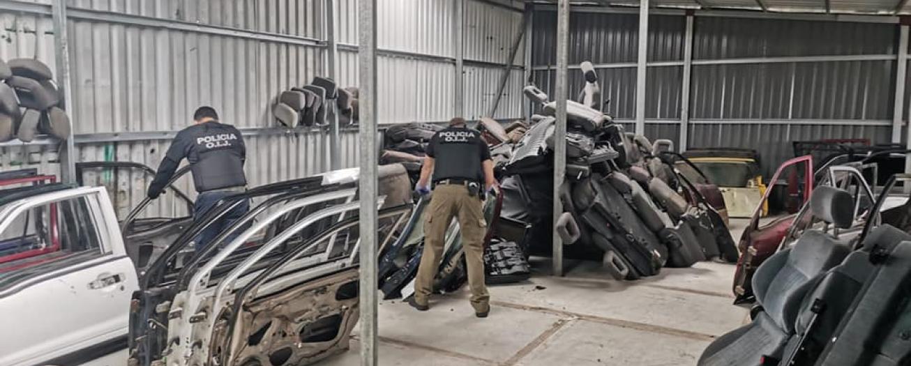 OIJ allana desarmadero de vehículos robados