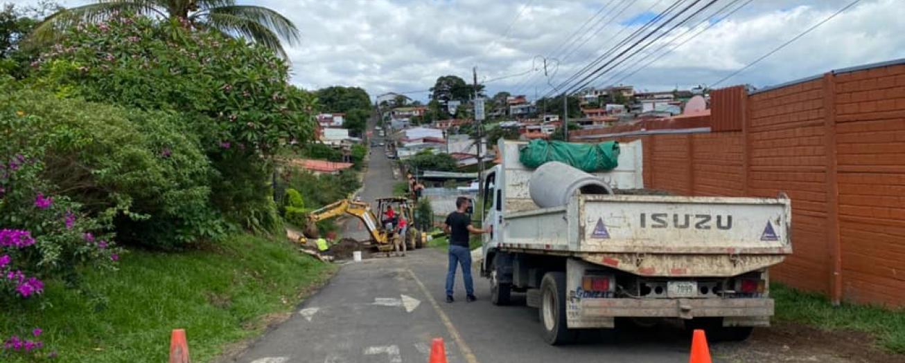 Municipalidad de Poás , empresarios y vecinos de Carrillos se unen para tapar huecos en ruta nacional 