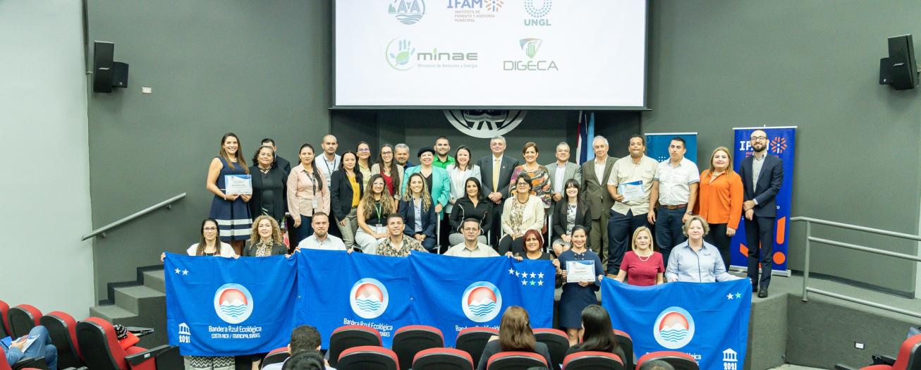 Municipalidades de Occidente obtienen banderas azules por su trabajo en materia ambiental