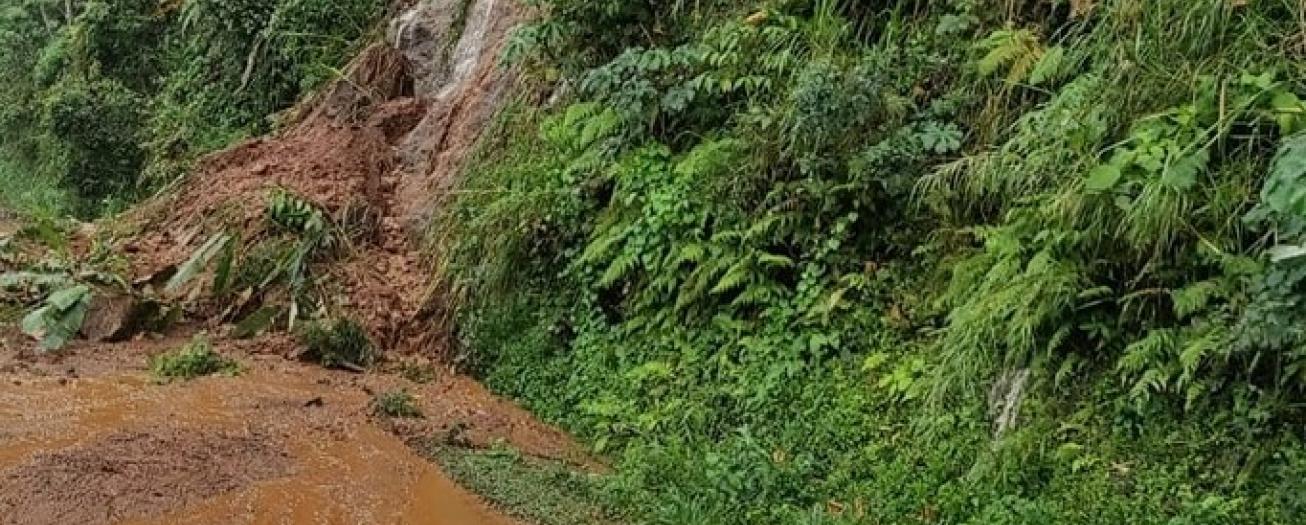 Deslizamiento en Ruta 1 provoca presas en el sector de Manolos 