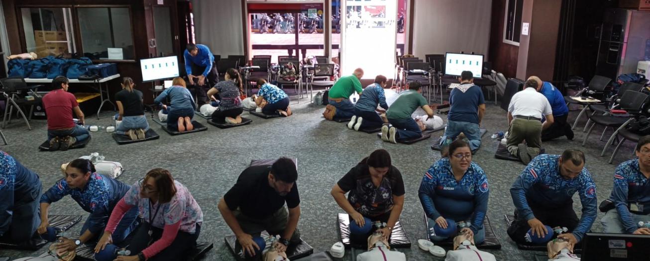 Personal del Ministerio de Seguridad Pública se prepara para atender emergencias cardíacas durante operativos