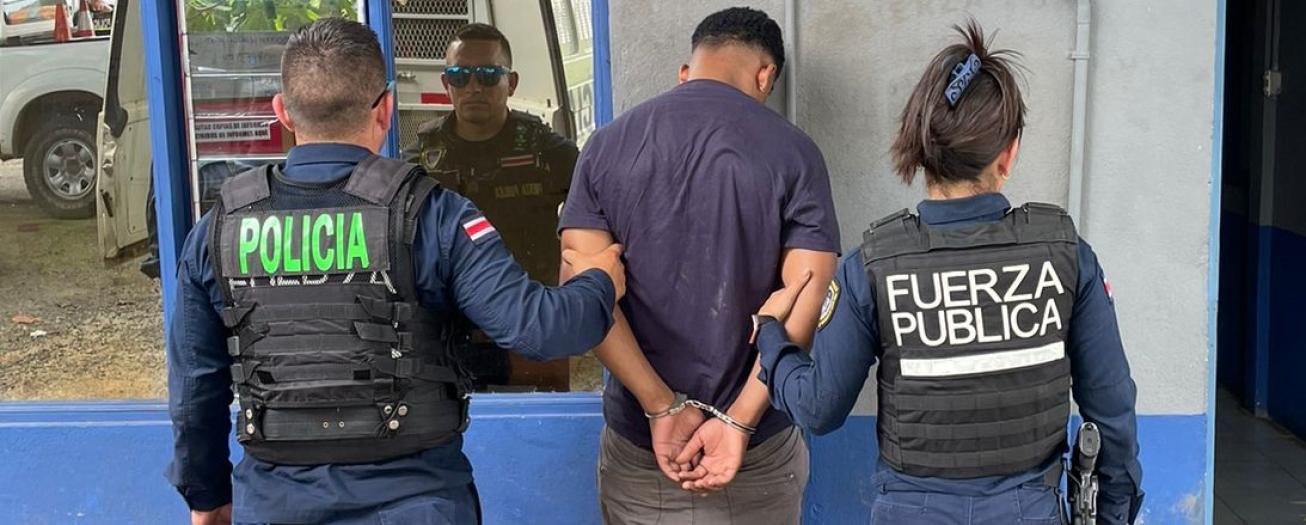 Fuerza Pública recuperó dos camiones robados, detuvo dos sospechosos y decomisó un revólver