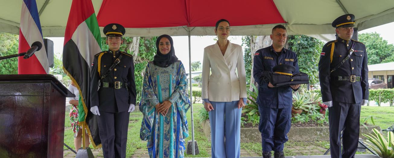 Embajada de los Emiratos Árabes Unidos donó uniformes para la Guardia de Honor