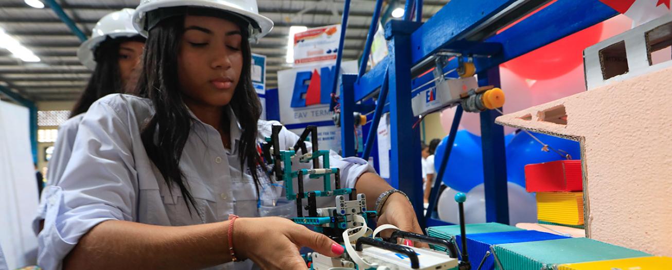 Estudiantes de Occidente se benefician de alianzas entre Costa Rica Green Valley y diferentes Colegios Técnicos de la zona 