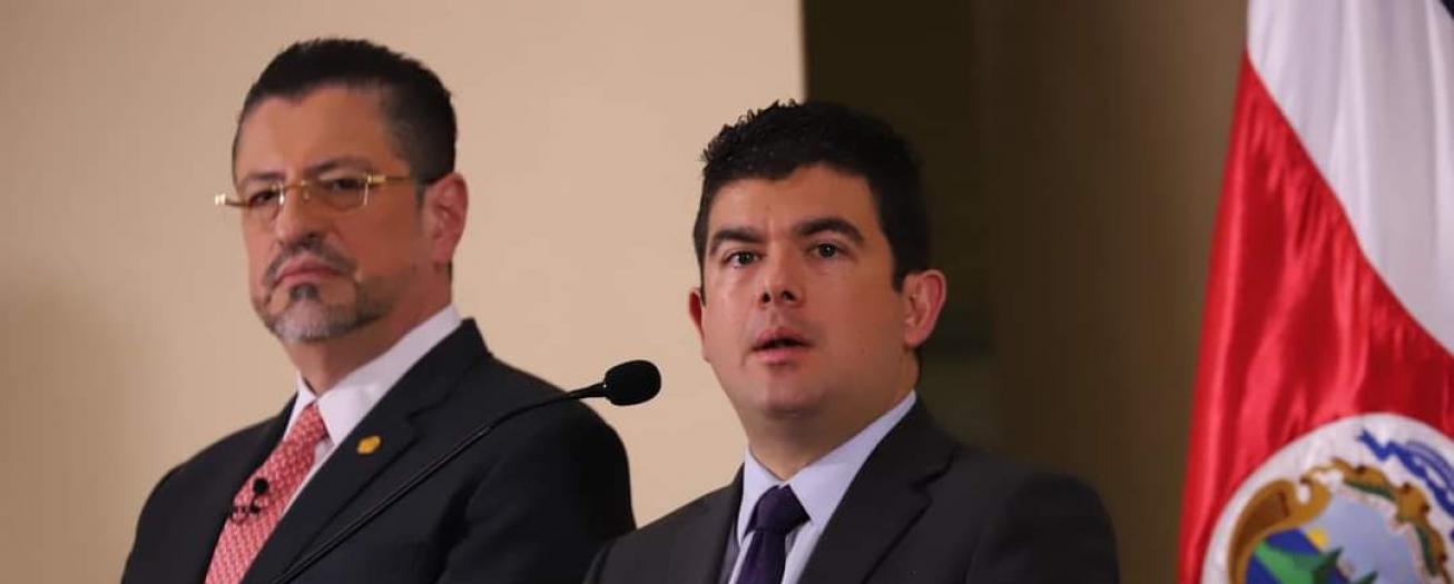 Presidente destituye a jerarca de la CCSS ante desacuerdo por aumento salarial