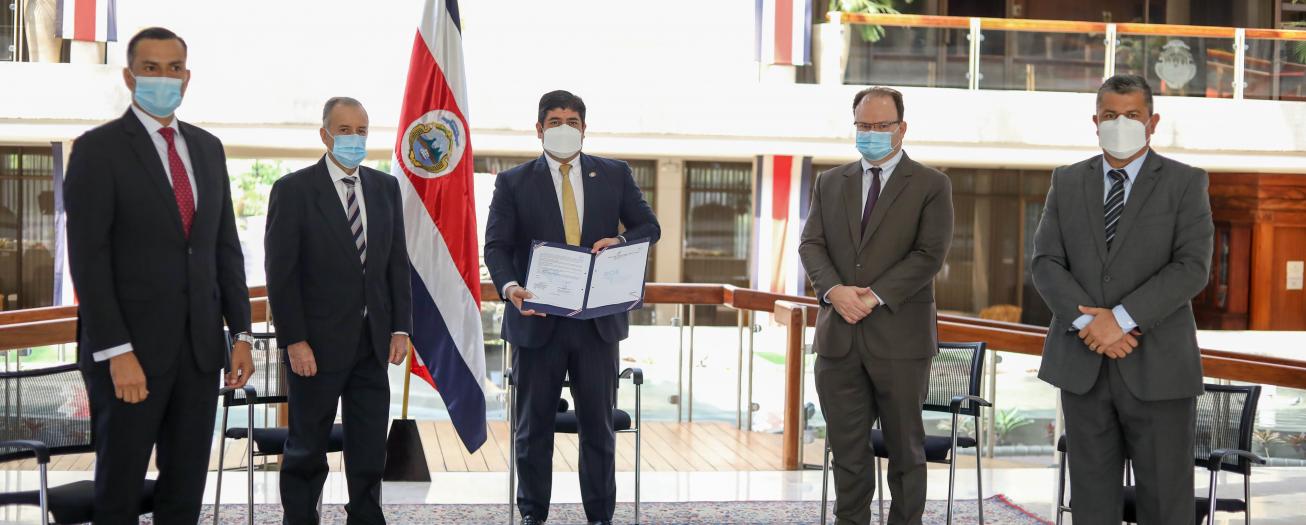 Financiamiento con BCIE permitirá ahorrar US$2,7 millones anuales en compra de vacunas contra el COVID-19