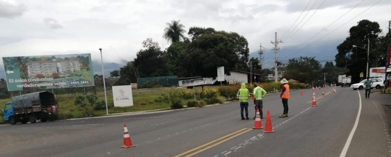Demarcación  frente al condominio El Canal no cuenta con  permisos de Ingeniería de tránsito