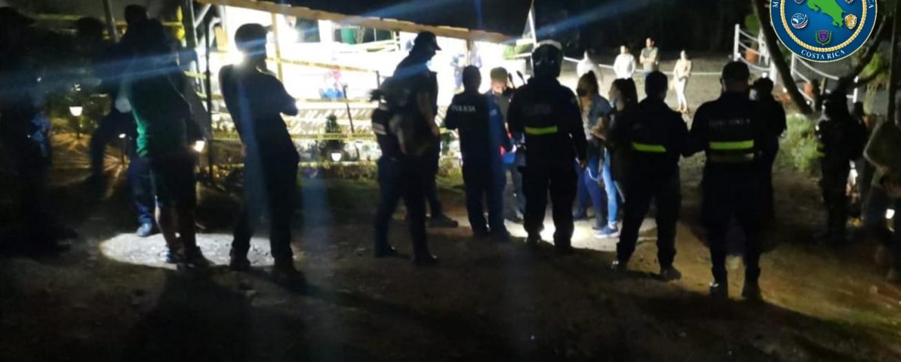 Autoridades intervienen fiesta clandestina y corrida de toros
