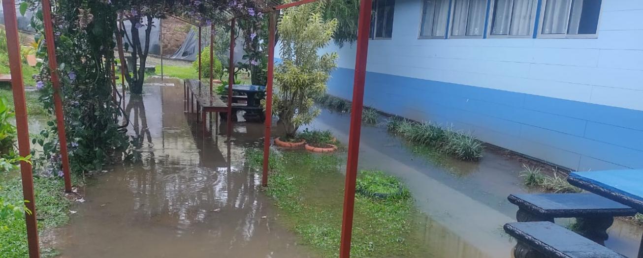 CTP de Bolívar sufre de inundaciones por movimientos de tierra en propiedad colindante 