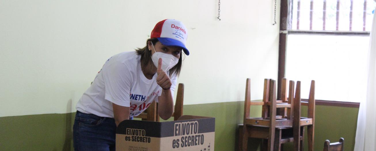 Daniela Rojas celebra elección como diputada