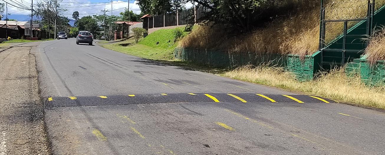 Reductor de velocidad poco visible provoca accidentes de tránsito en Tacares 