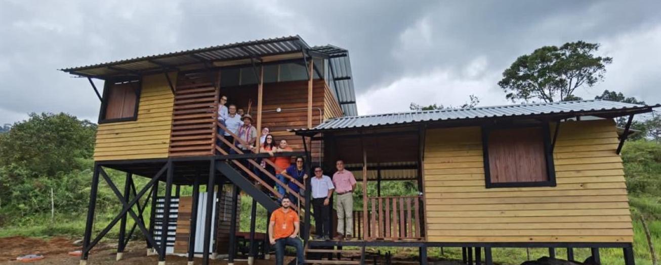 46 familias ngöbes estrenan casas nuevas con todas las comodidades y que responden a sus tradiciones