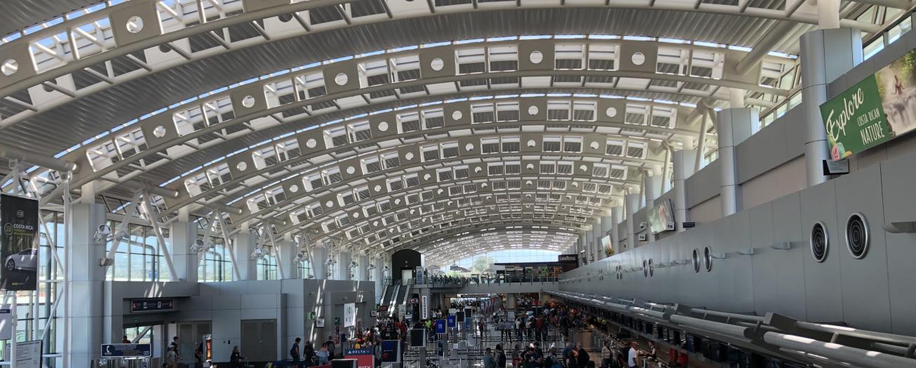 Aeropuerto Internacional Juan Santamaría recupera un 95% del tráfico de pasajeros registrado antes de la pandemia 