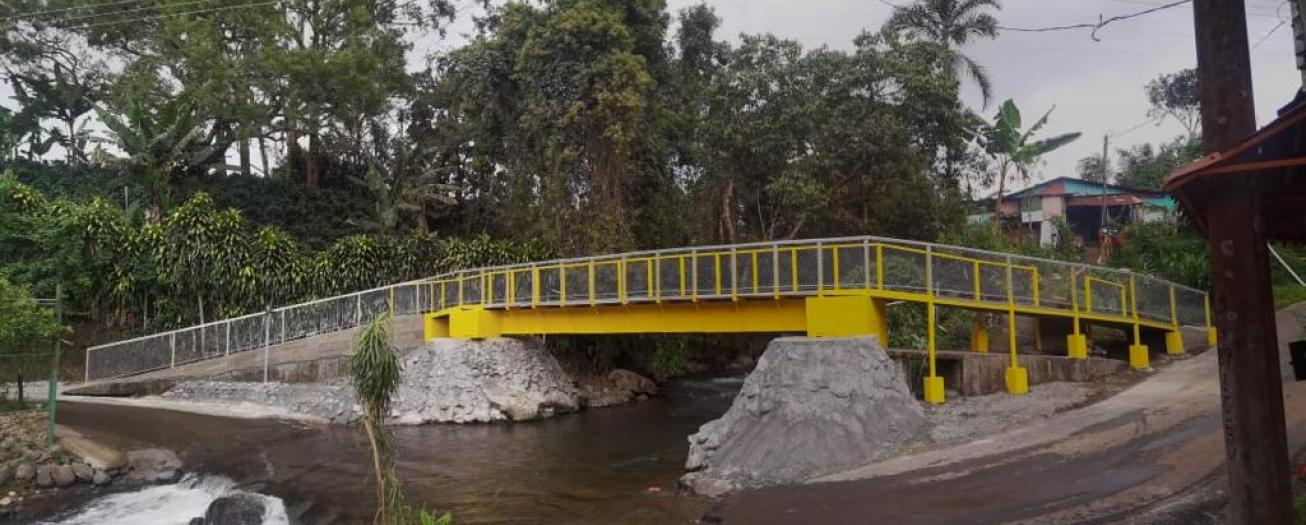 Municipalidad de Poás inaugura puente peatonal en Calle Solís