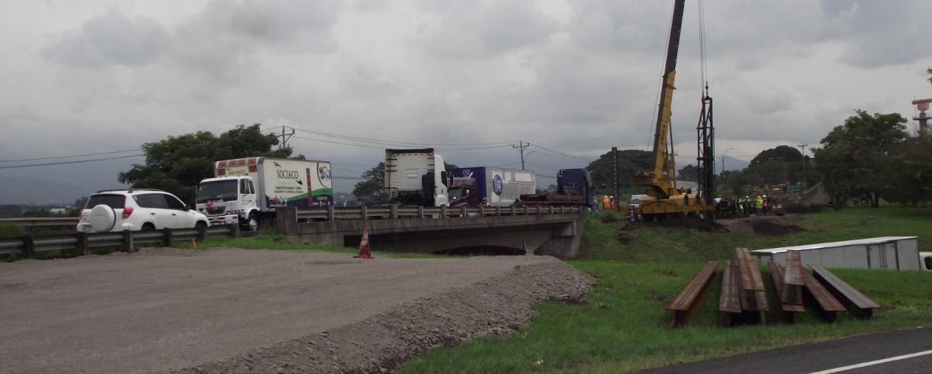 16 vigas pilote ya están en sitio para iniciar colocación de puente modular frente Aeropuerto 