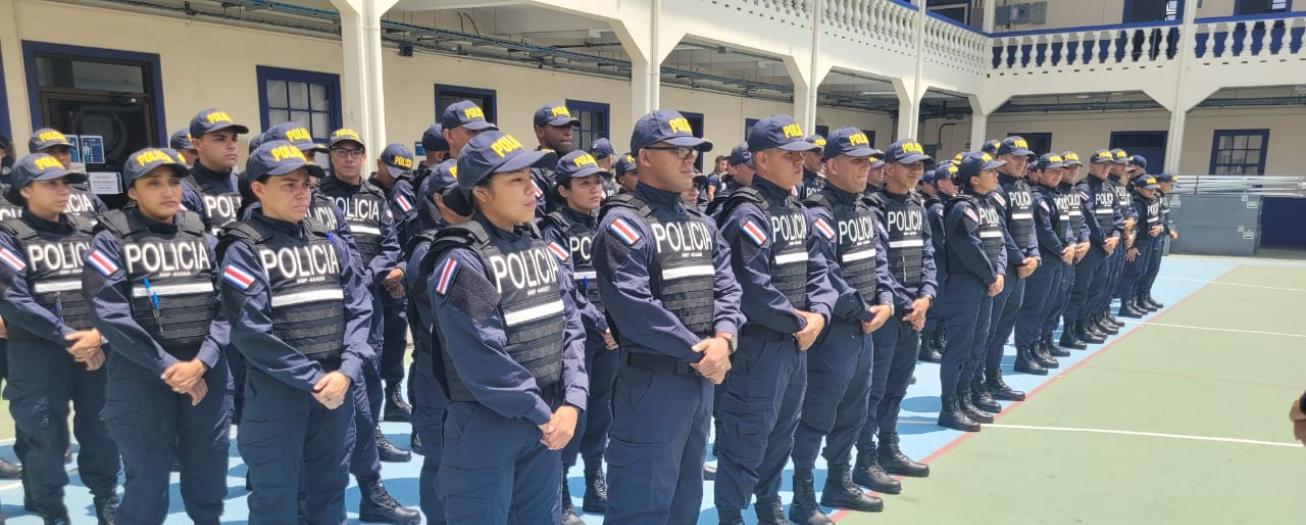 Presidente anuncia ajuste al salario base de 19.394 policías del país 