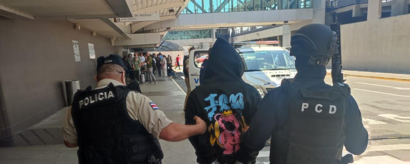 Policía Aeroportuaria detiene hombre con casi 3 kilogramos de aparente cocaína adheridos a su cuerpo
