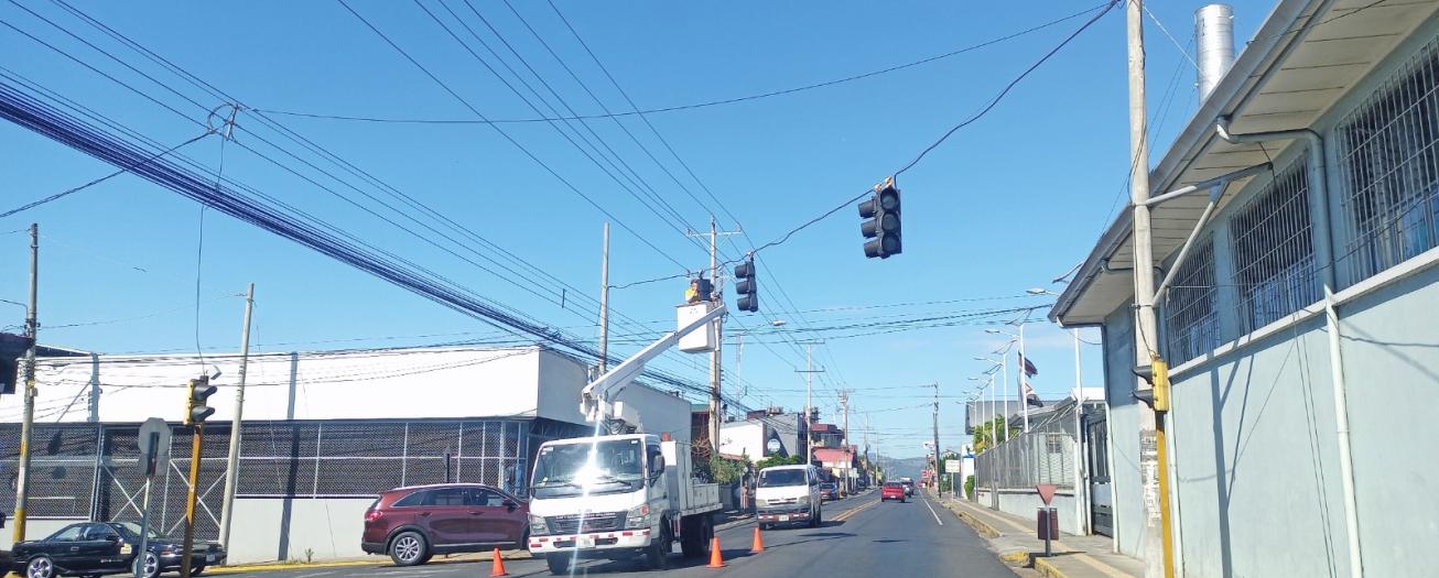 Semáforos dañados pueden reportarse mediante la aplicación Waze 