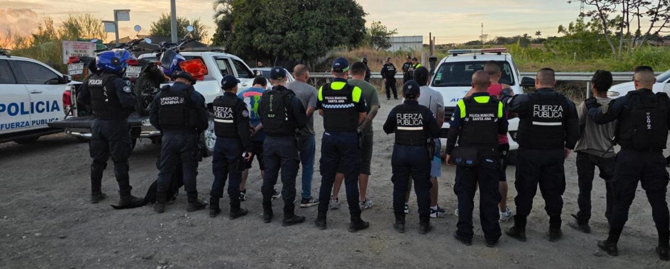Fuerza Pública aprehendió a seis hombres sospechosos de asalto a conductor de tráiler. 