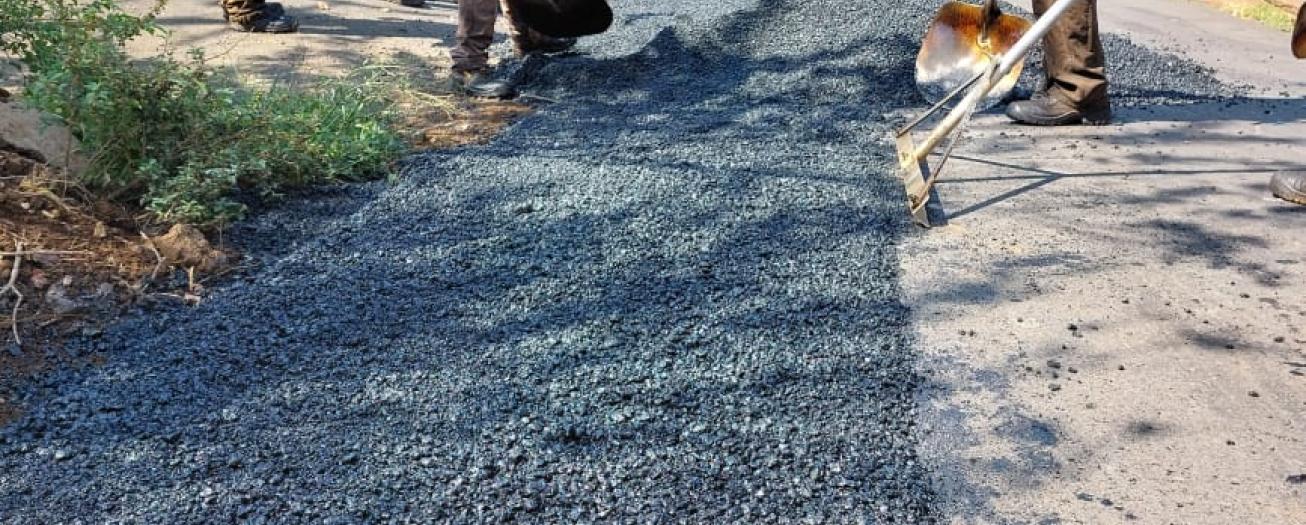 Mezcla de botellas plásticas trituradas con asfalto mejora la calidad de las carreteras 