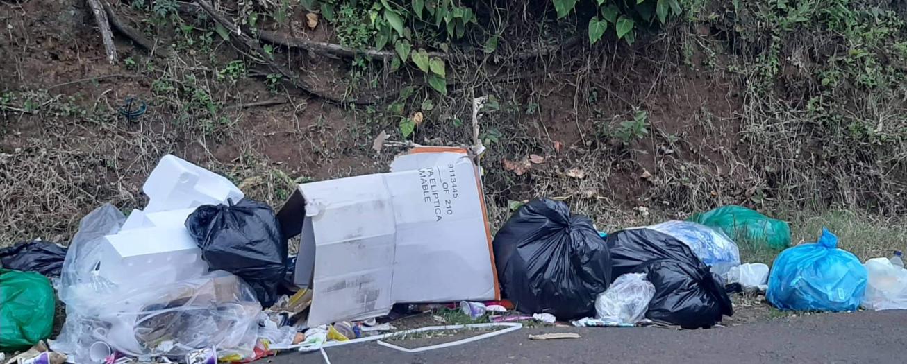 Vecinos de Calle Tura en Tacares piden intervención de la Municipalidad ante personas que dejan la basura en vía pública 