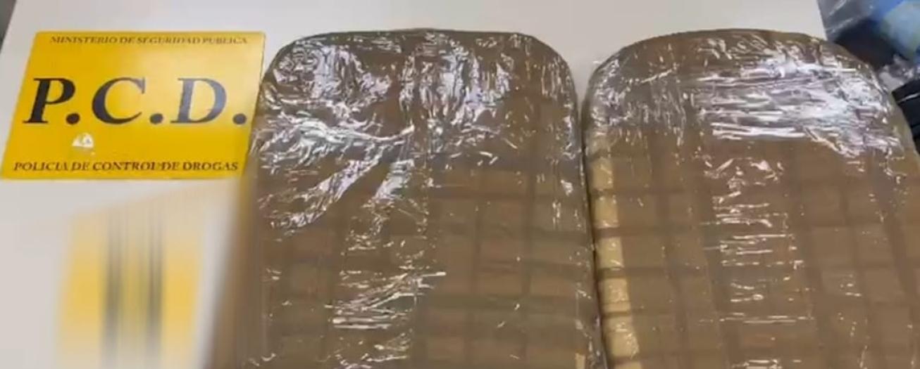 Policía Aeroportuaria y de Migración detienen a húngaro que portaba más de cuatro kilos de cocaína 