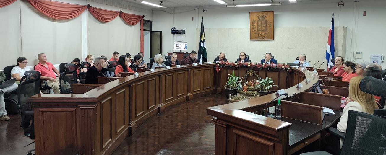 Cinco regidores le salvan la tanda a la alcaldía con los parquímetros 