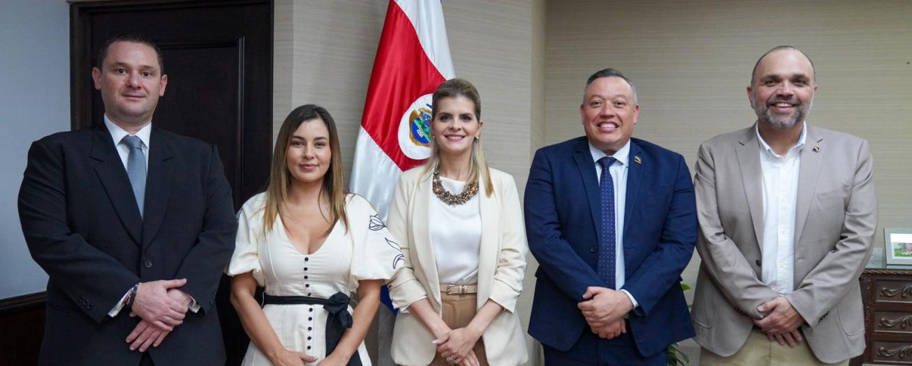 Presidente Laura Fernández se comprometes trabajar de cerca con alcaldías de ANAI
