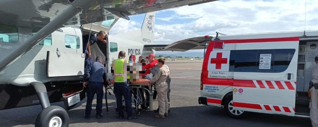 SVA traslada a menor en vuelo ambulancia 