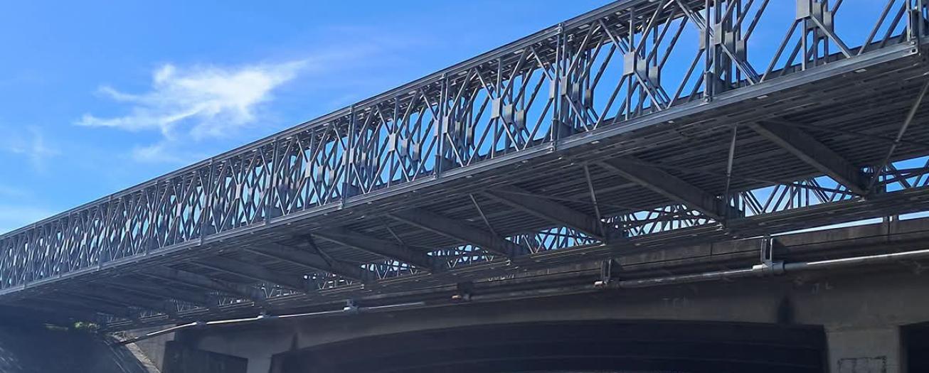 Viernes inicia cambio de puente modular que fue golpeado por un camión frente al aeropuerto