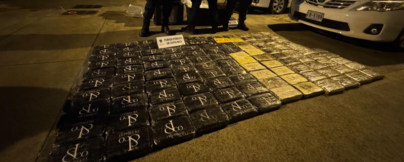 Fuerza Pública ubica vehículo encendido y sin ocupantes con 115 paquetes de cocaína