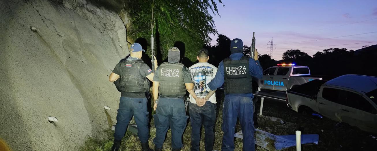 Fuerza Pública intercepta vehículo sospechoso de transportar armas cuyo conductor atacó a oficiales
