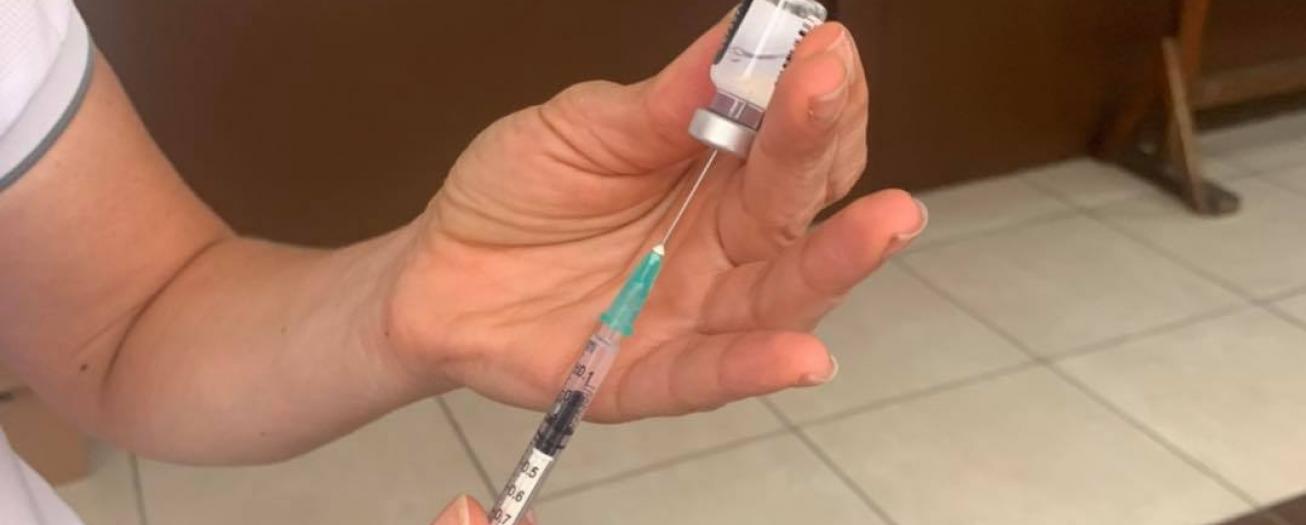 24% de la población de Grecia ya ha recibido una dosis de la vacuna contra el Covid-19