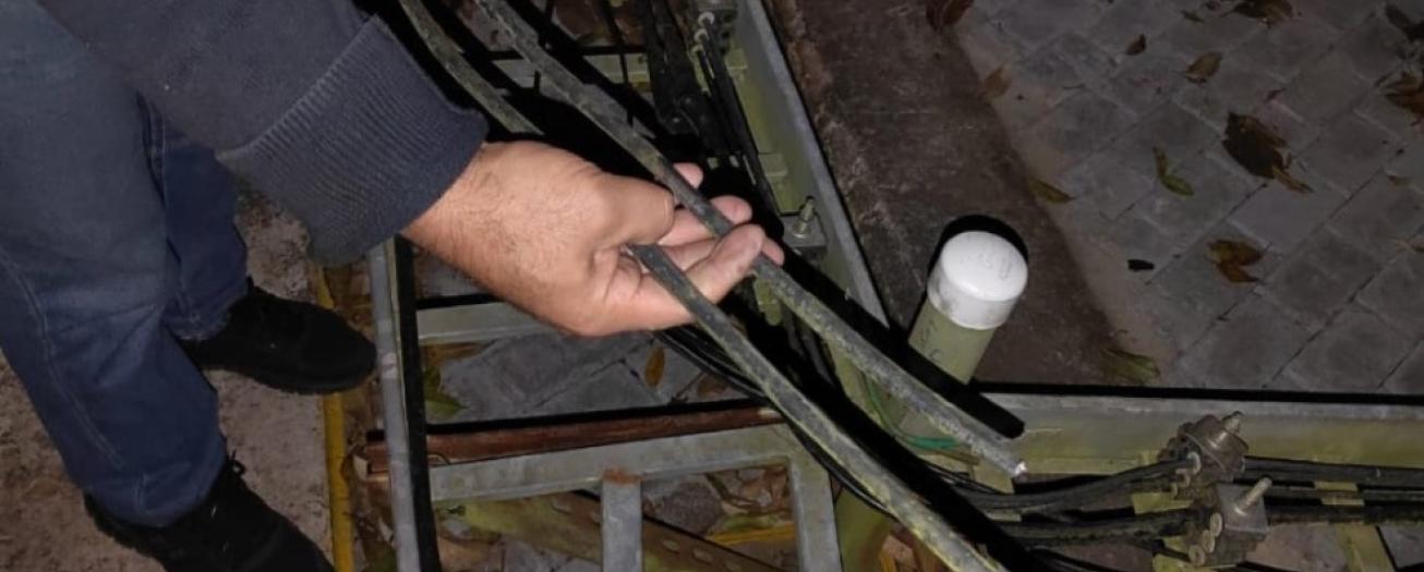 Fuerza Pública de Naranjo detiene a cuatro sujetos por robar cable del ICE, Claro y Liberty 