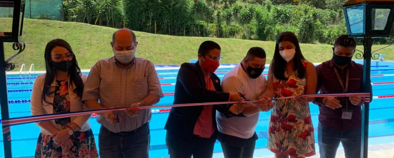 Poás inaugura piscina semiolímpica