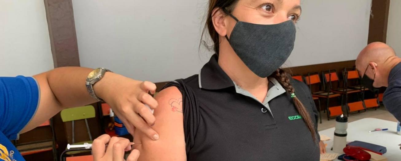 Solo 8 de cada 10.000 personas con esquema de vacunación completo contra covid-19 requirieron hospitalización