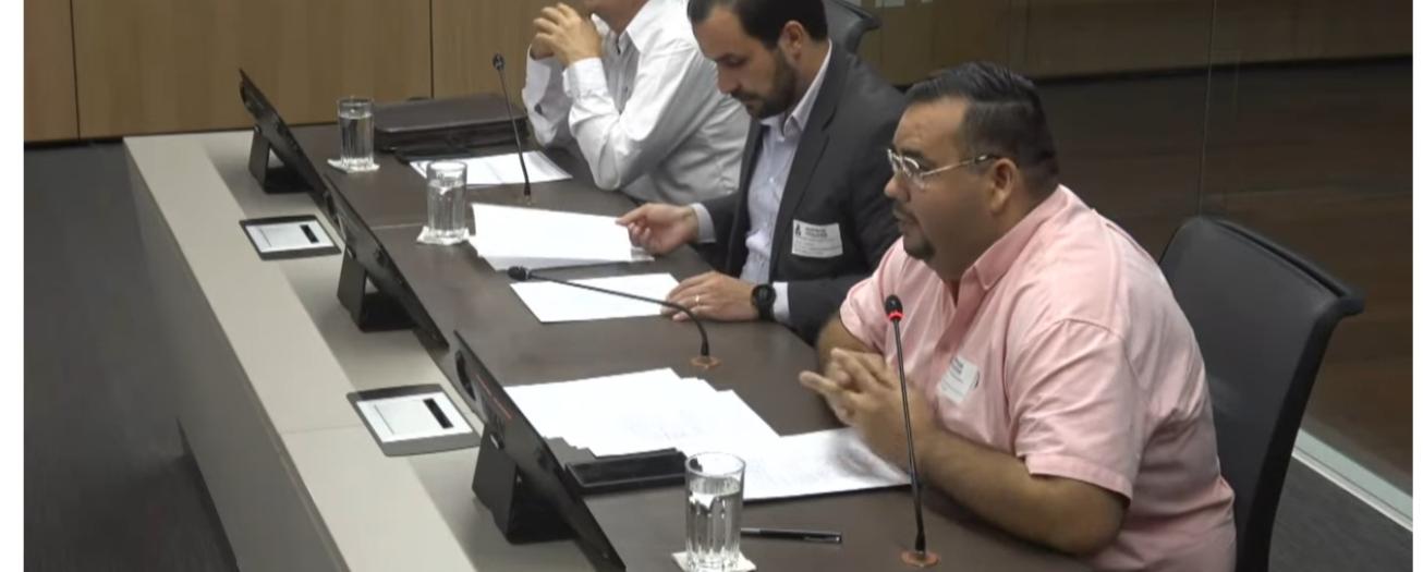 ¡Increíble! Stanley aparece en comisión legislativa representando al sector comunal 