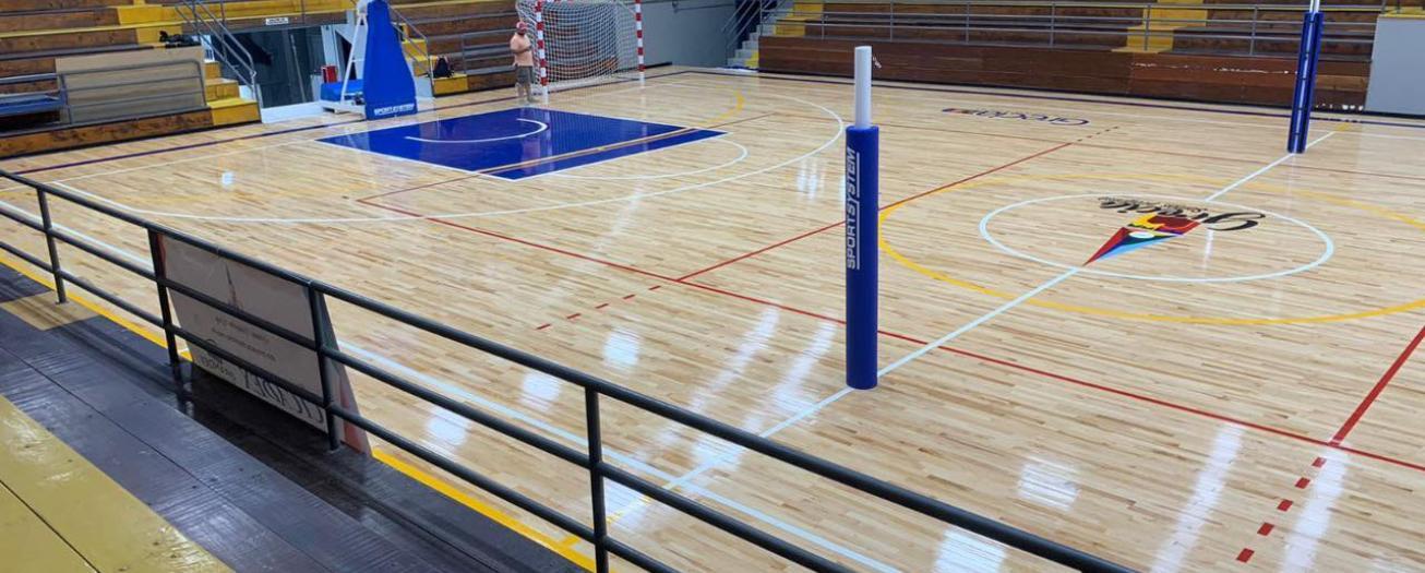 Piso de madera del gimnasio del Polideportivo Griego tiene comején 