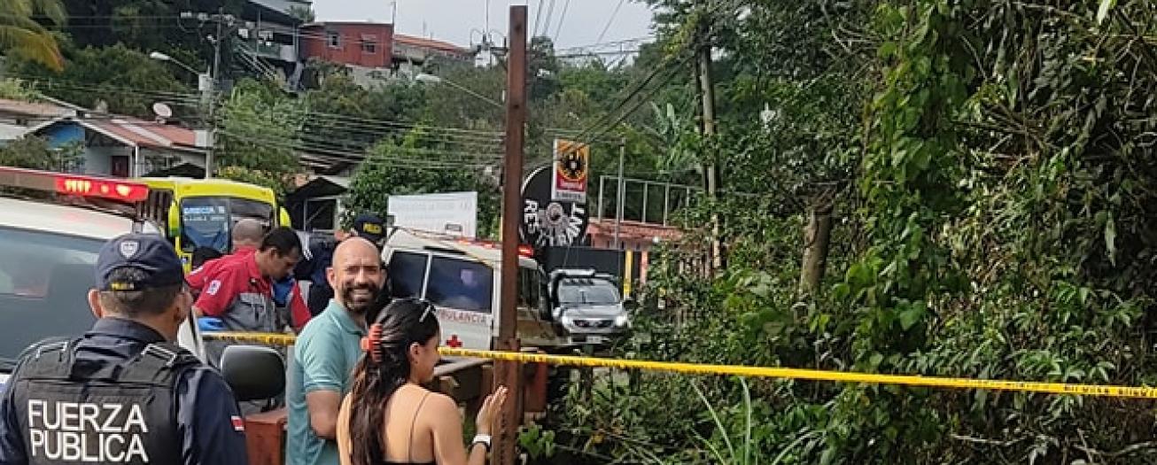 Hombre fallece al caer de puente en Sarchí 