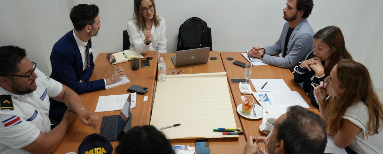 ¿Qué pasa con las personas extranjeras durante una emergencia de gran escala?