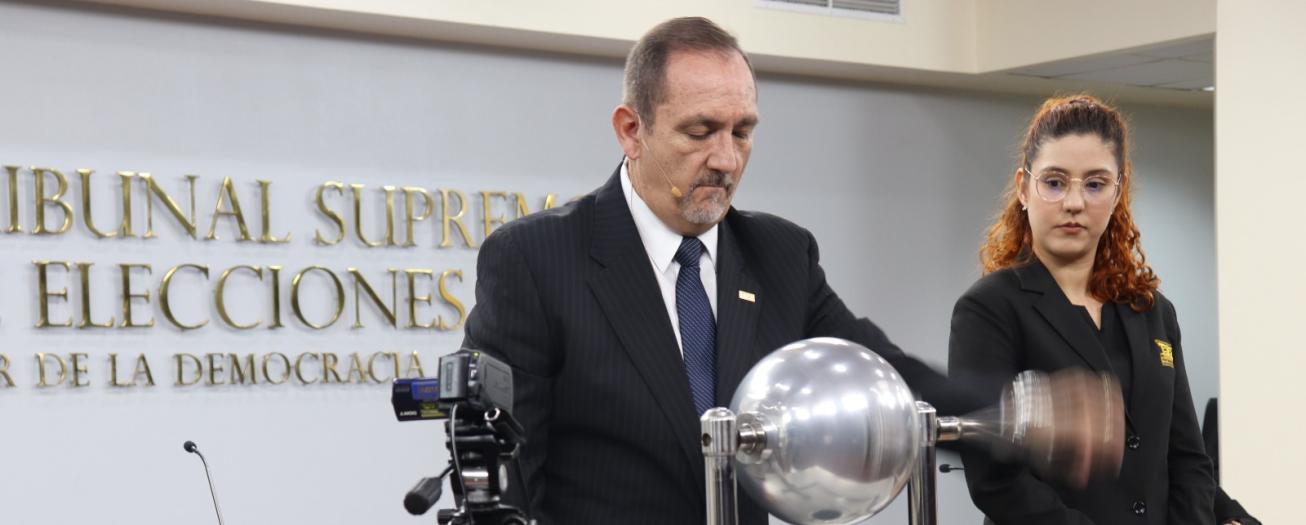 Partidos políticos presentan al TSE listas de personas que integran las Juntas Cantonales