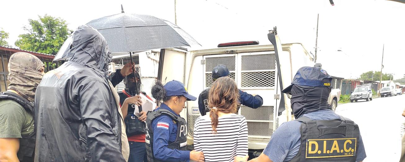 OIJ, Fuerza Pública y DIAC detienen a hombre y mujer por venta de crack en Sarchí