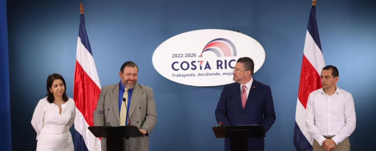 Presidente Chaves firma directriz para proteger los derechos laborales de personas con discapacidad   