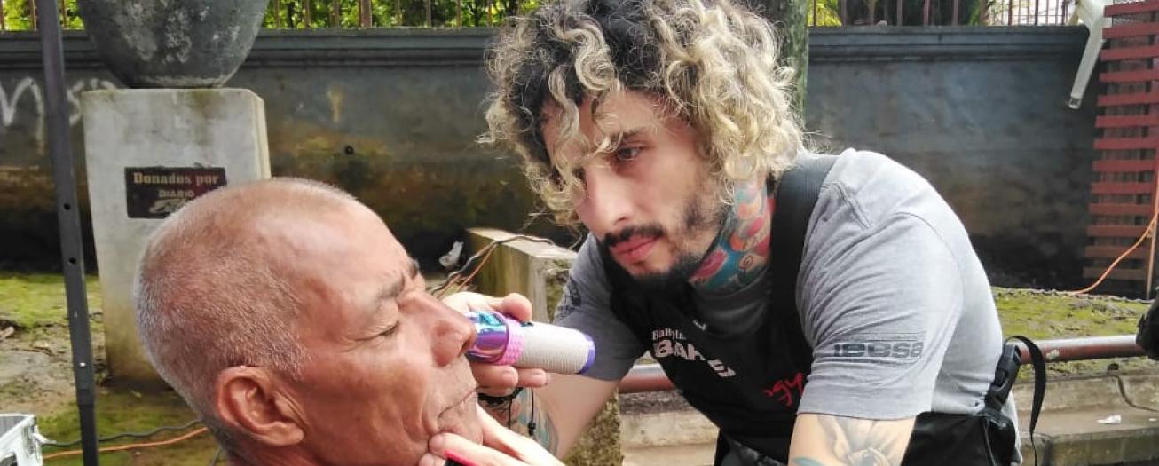 Voluntarios acompañaron a 120 habitantes de calle en el Parque Central de Alajuela