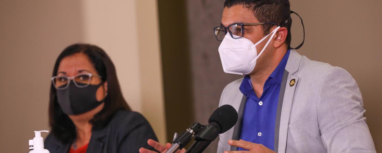 Nuevo distanciamiento de un metro permitirá a más estudiantes asistir de forma presencial