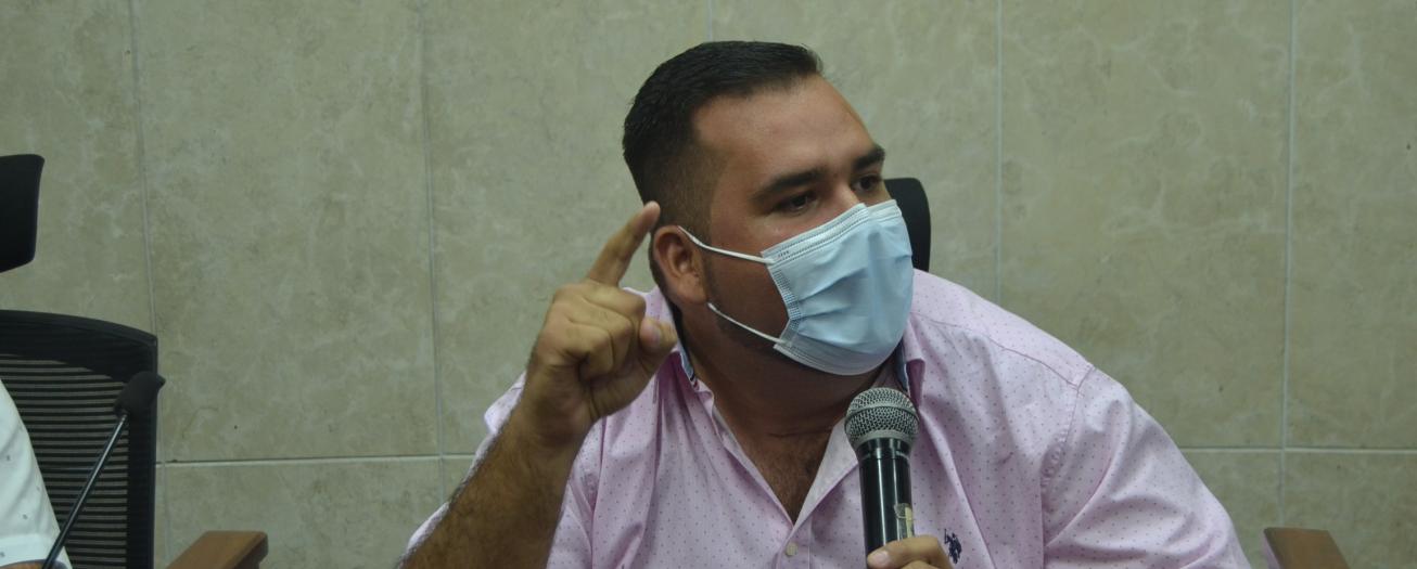 Presidente municipal llama filibusteros burócratas a funcionarios municipales 